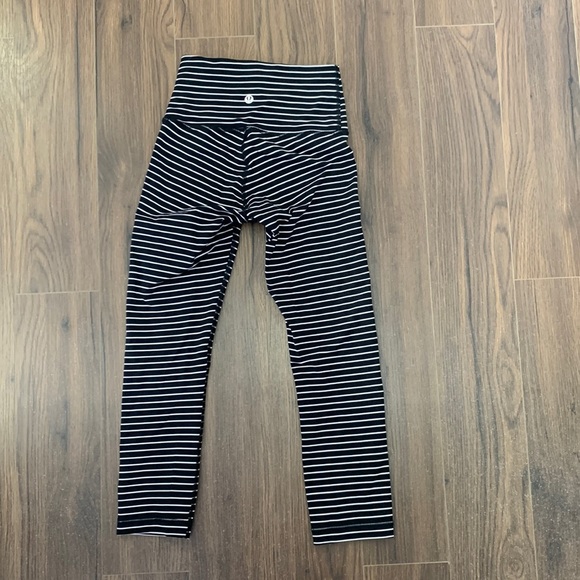 lululemon athletica Pants - Lululemon stripped leggings